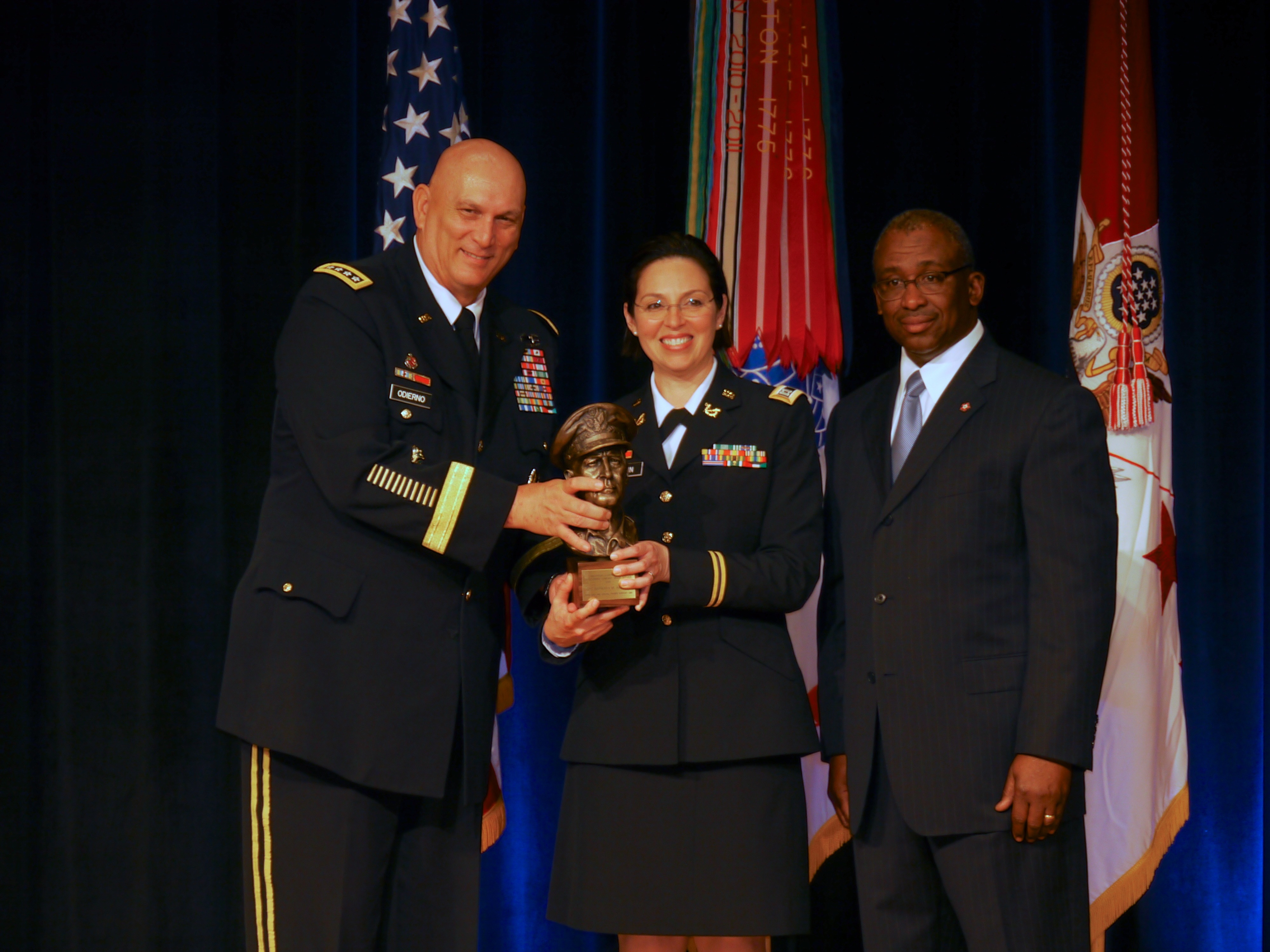 General Douglas MacArthur Leadership Award